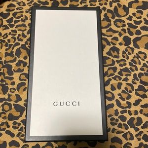 Head band or wallet box